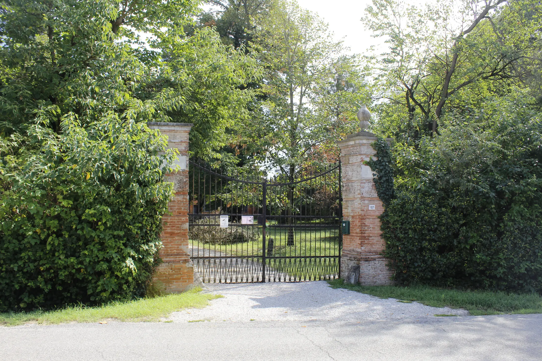 La casa padronale settecentesca dei conti Arrivabene